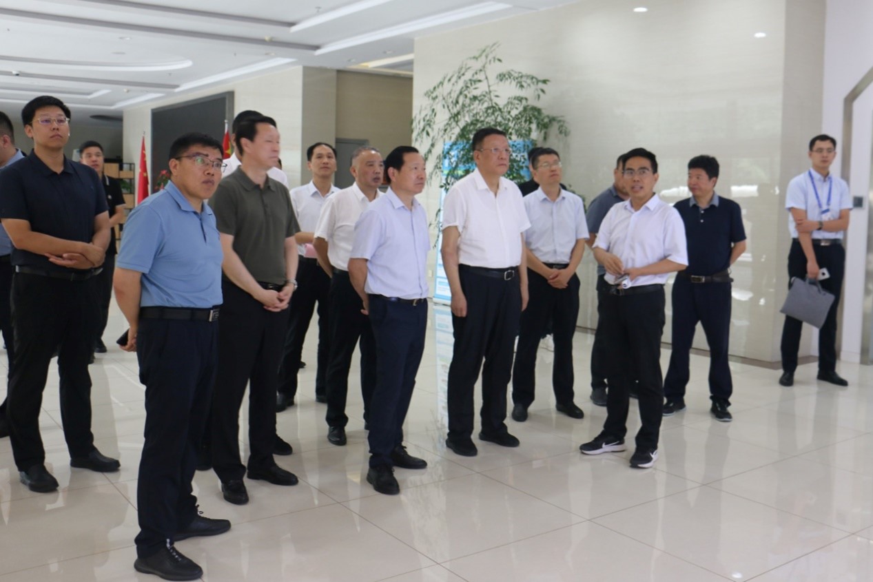  内蒙古自治区人民政府副主席白清元一行到访合肥创新院 
